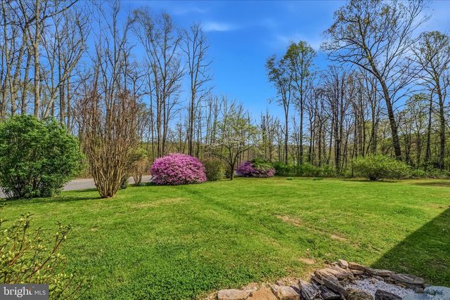 211 CRESTVIEW LN, Berkeley Springs, WV 25411