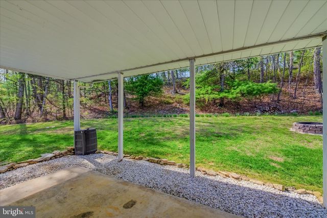211 CRESTVIEW LN, Berkeley Springs, WV 25411