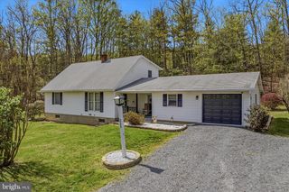 211 CRESTVIEW LN, Berkeley Springs, WV 25411