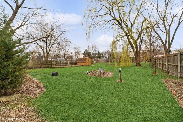 18 Ascot Lane, Streamwood, IL 60107