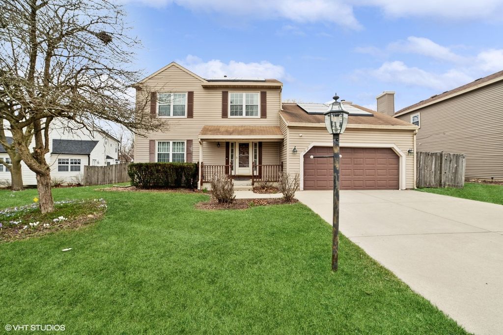 18 Ascot Lane, Streamwood, IL 60107