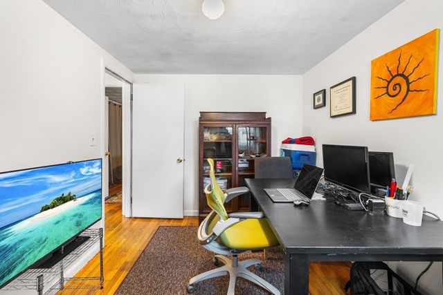 104 College Farm Rd, Waltham, MA 02451