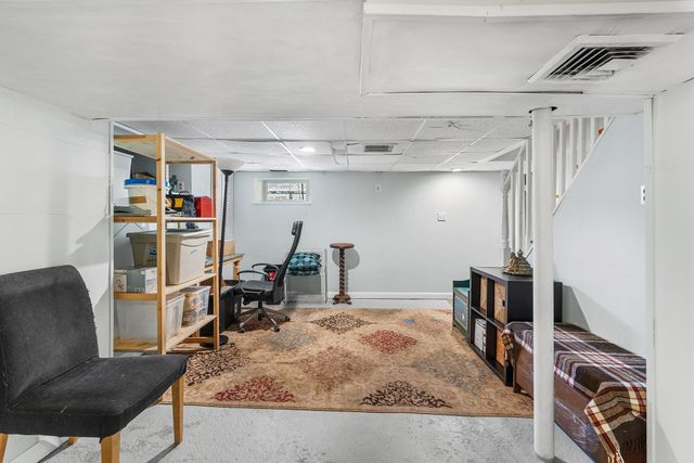 104 College Farm Rd, Waltham, MA 02451