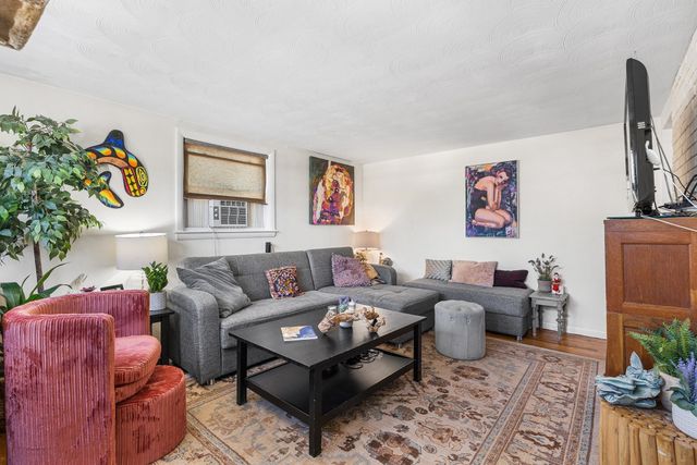 104 College Farm Rd, Waltham, MA 02451