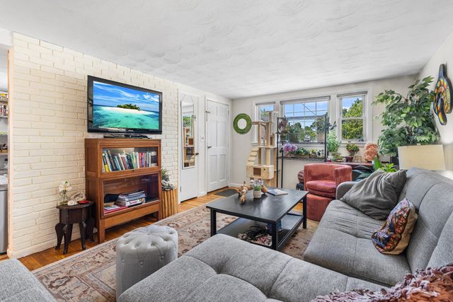 104 College Farm Rd, Waltham, MA 02451