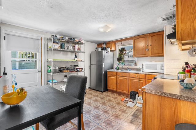 104 College Farm Rd, Waltham, MA 02451