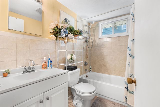 104 College Farm Rd, Waltham, MA 02451