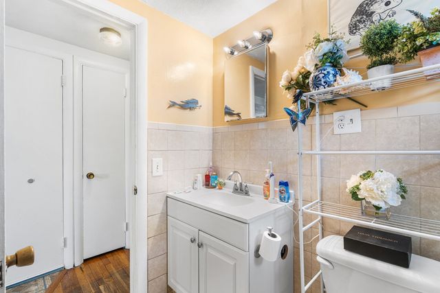 104 College Farm Rd, Waltham, MA 02451