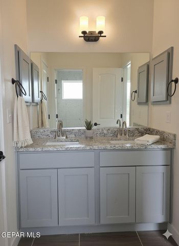 462 Sylvia Court, Socorro, TX 79927