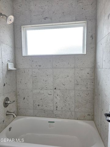 462 Sylvia Court, Socorro, TX 79927