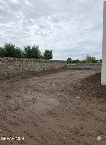 462 Sylvia Court, Socorro, TX 79927