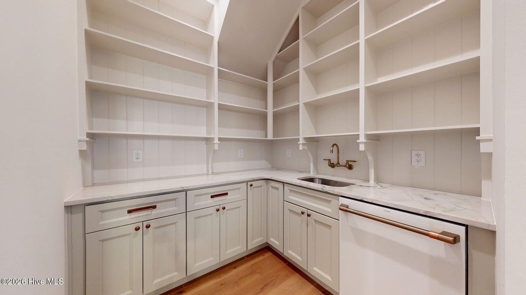 Image 15 of property listing at 305 Sloan Lane, Pinehurst, NC 28374