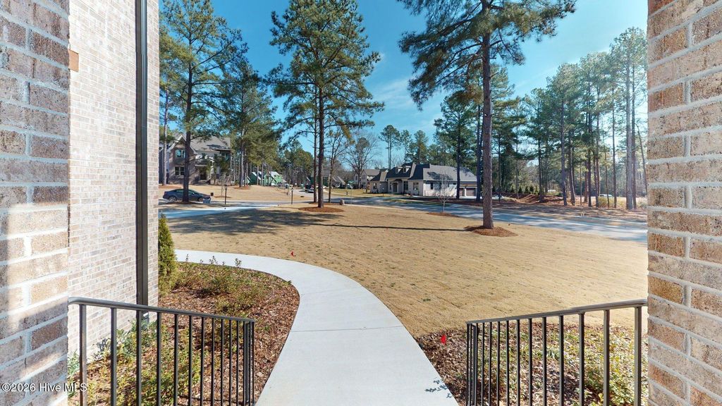 Image 5 of property listing at 305 Sloan Lane, Pinehurst, NC 28374