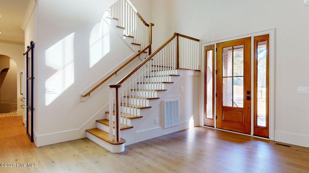 Image 6 of property listing at 305 Sloan Lane, Pinehurst, NC 28374