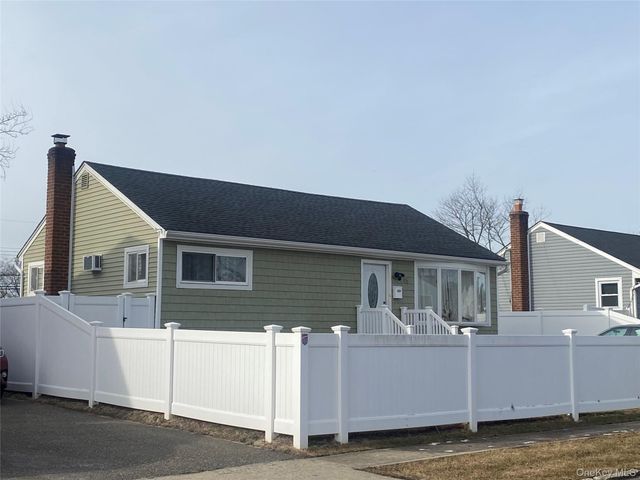 15 Penndale Drive, Amityville, NY 11701