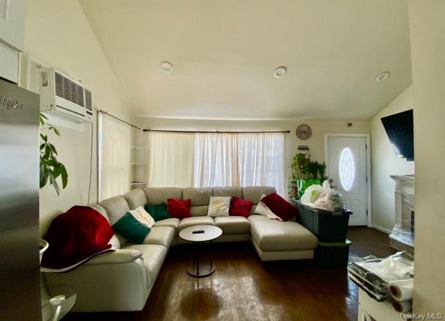 15 Penndale Drive, Amityville, NY 11701