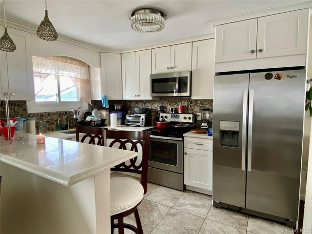 15 Penndale Drive, Amityville, NY 11701