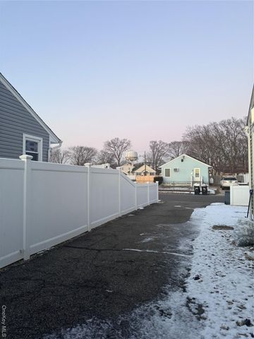 15 Penndale Drive, Amityville, NY 11701