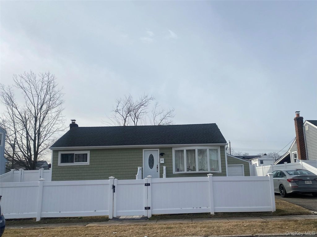 15 Penndale Drive, Amityville, NY 11701