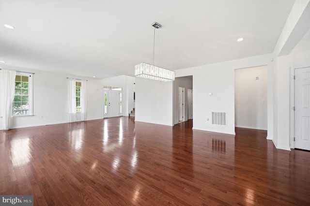 24267 PURPLE FINCH DR, Aldie, VA 20105