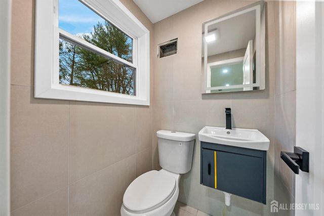 12 Barker Road, Franklin, NJ 08873