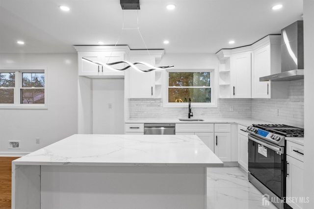 12 Barker Road, Franklin, NJ 08873