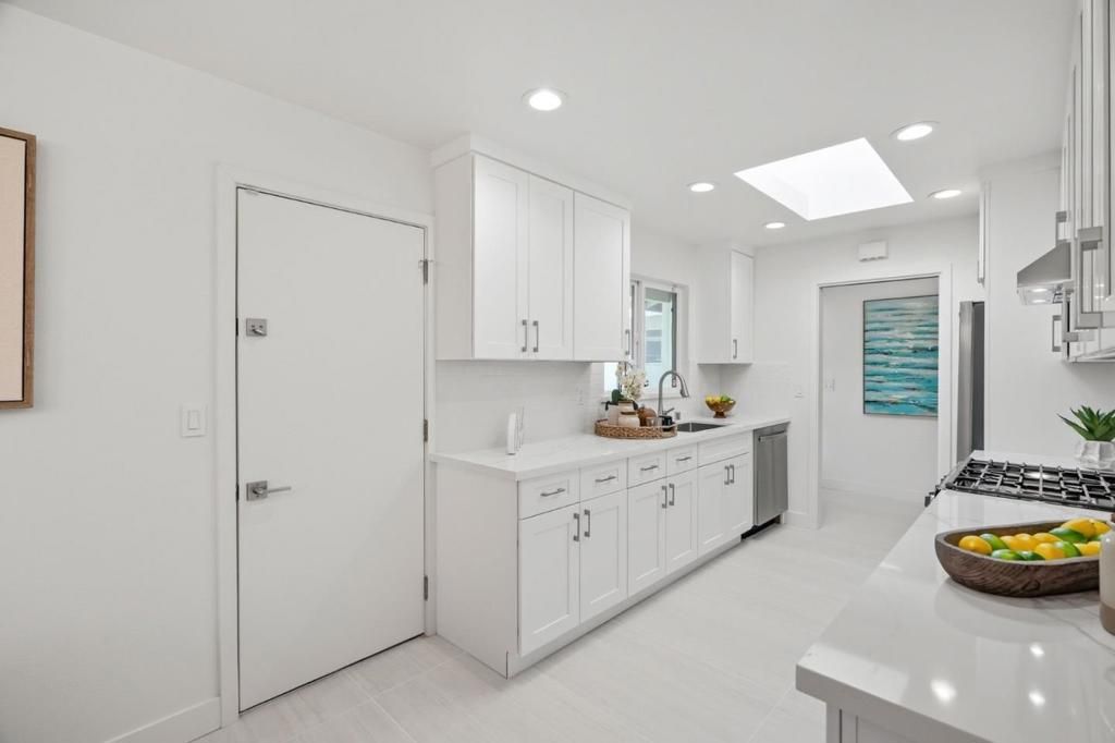 Image 15 of property listing at 841 Brentwood Drive, San Jose, CA 95129