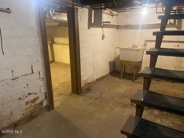 1925 Airline Avenue, Toledo, OH 43609