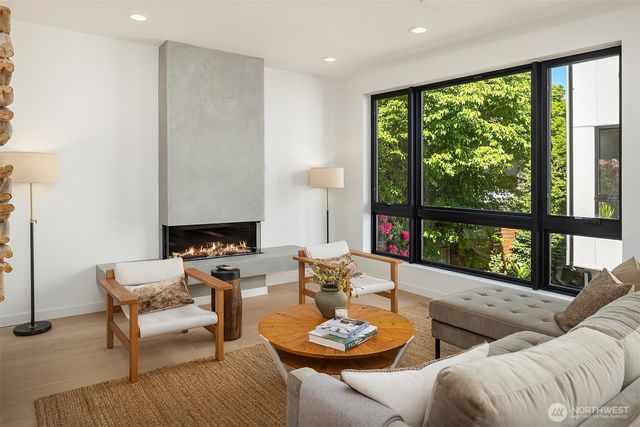 415 99th Avenue NE, Bellevue, WA 98004