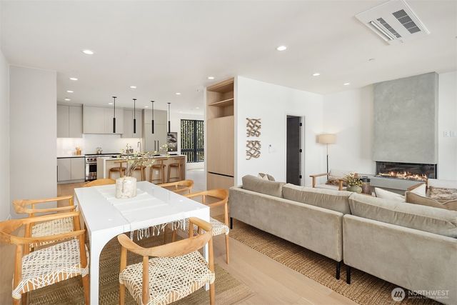 415 99th Avenue NE, Bellevue, WA 98004