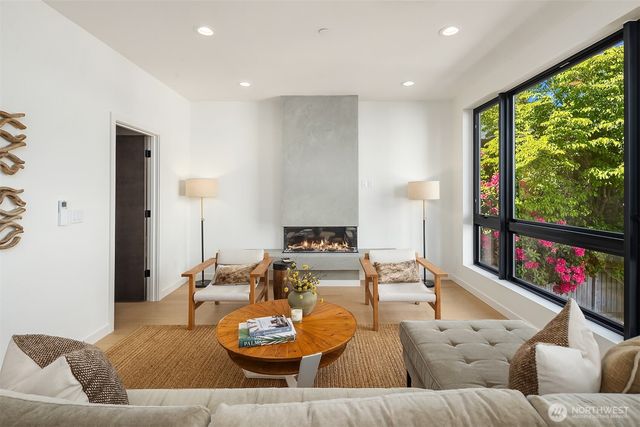 415 99th Avenue NE, Bellevue, WA 98004