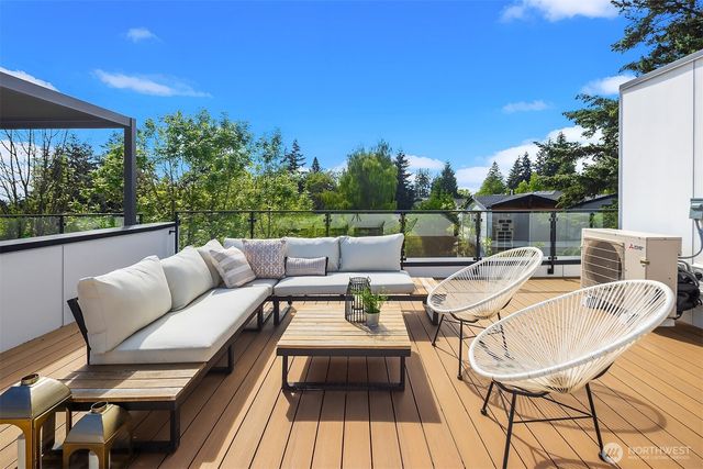 415 99th Avenue NE, Bellevue, WA 98004