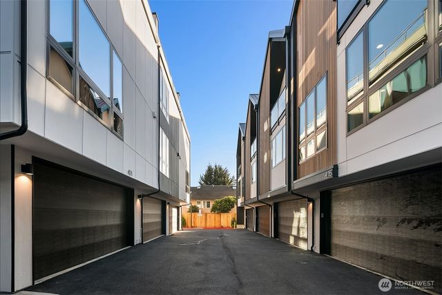 415 99th Avenue NE, Bellevue, WA 98004
