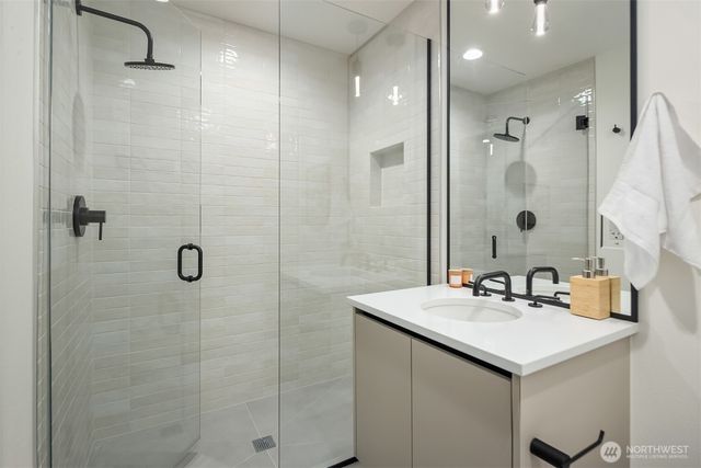 415 99th Avenue NE, Bellevue, WA 98004