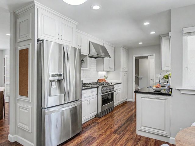 2091 Robinhood Lane, Los Altos, CA 94024