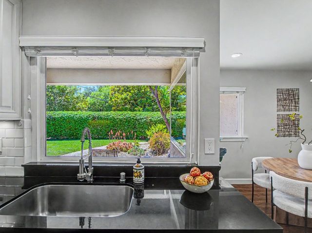 2091 Robinhood Lane, Los Altos, CA 94024
