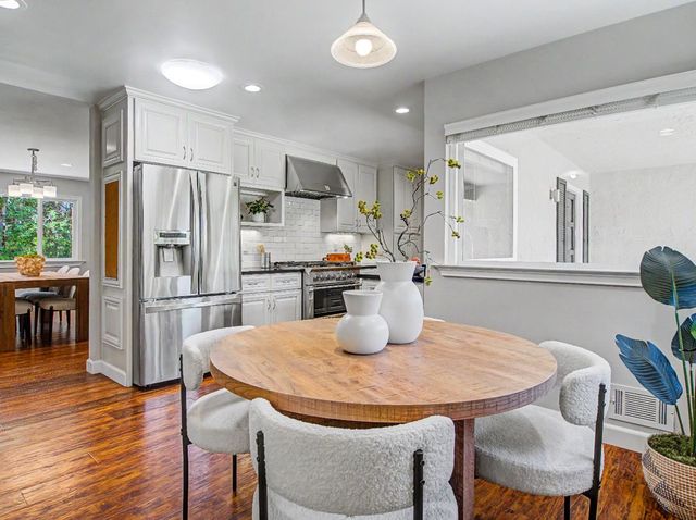 2091 Robinhood Lane, Los Altos, CA 94024