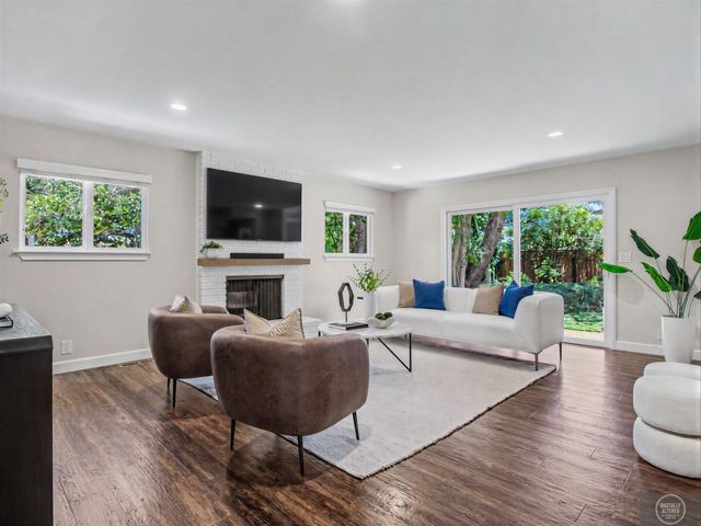 2091 Robinhood Lane, Los Altos, CA 94024