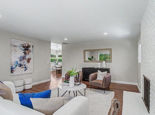 2091 Robinhood Lane, Los Altos, CA 94024