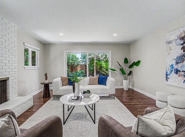 2091 Robinhood Lane, Los Altos, CA 94024