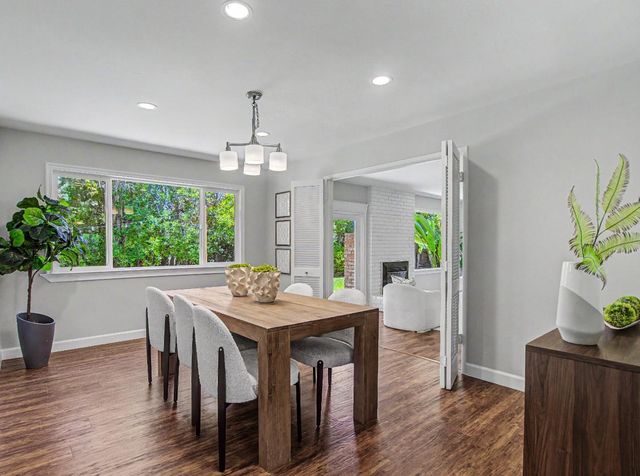 2091 Robinhood Lane, Los Altos, CA 94024