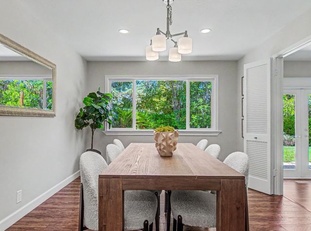 2091 Robinhood Lane, Los Altos, CA 94024