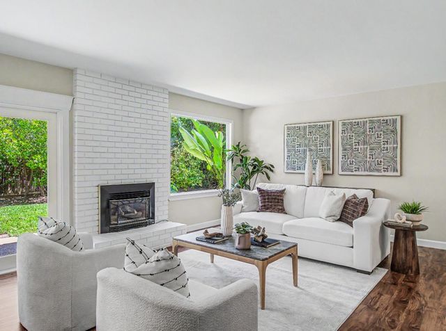 2091 Robinhood Lane, Los Altos, CA 94024