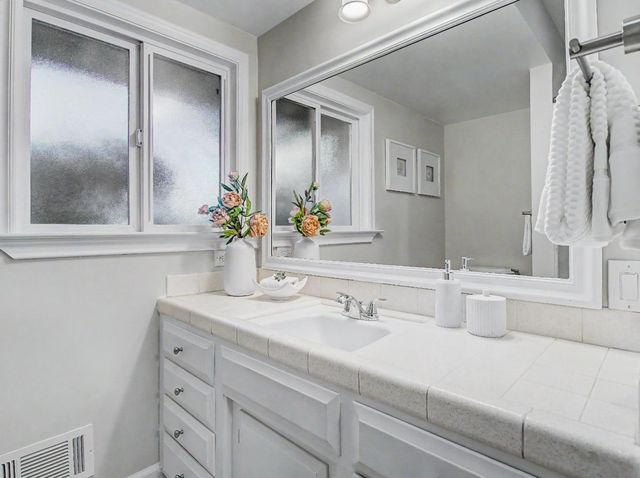 2091 Robinhood Lane, Los Altos, CA 94024