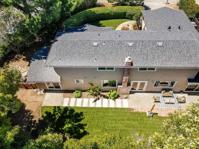 2091 Robinhood Lane, Los Altos, CA 94024