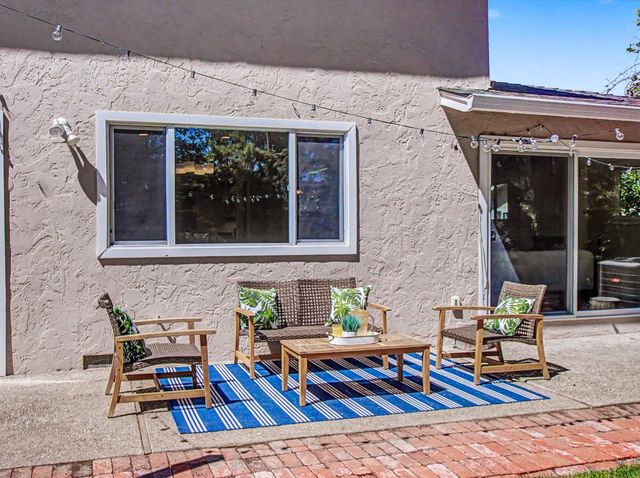2091 Robinhood Lane, Los Altos, CA 94024