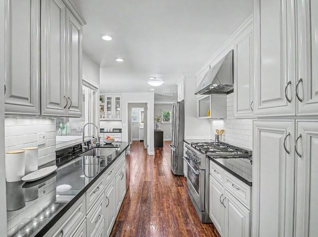 2091 Robinhood Lane, Los Altos, CA 94024