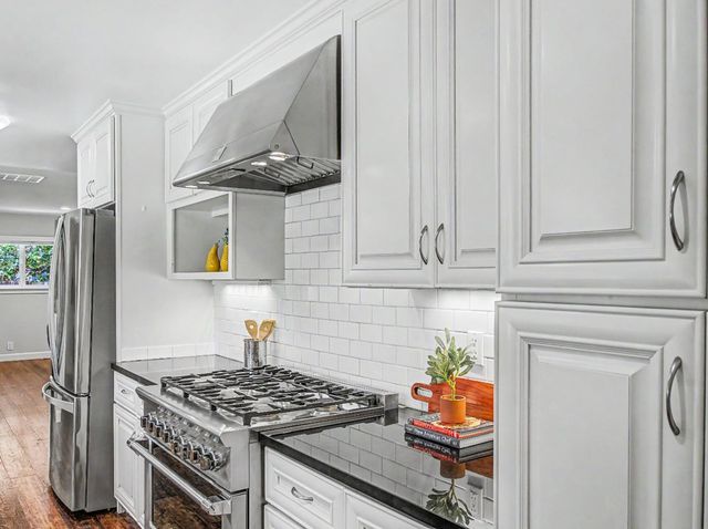 2091 Robinhood Lane, Los Altos, CA 94024