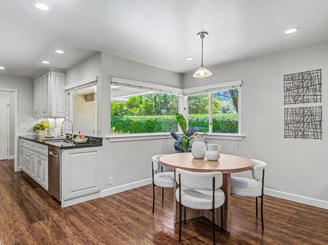 2091 Robinhood Lane, Los Altos, CA 94024