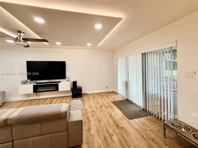 9717 N New River Canal Rd 406, Plantation, FL 33324